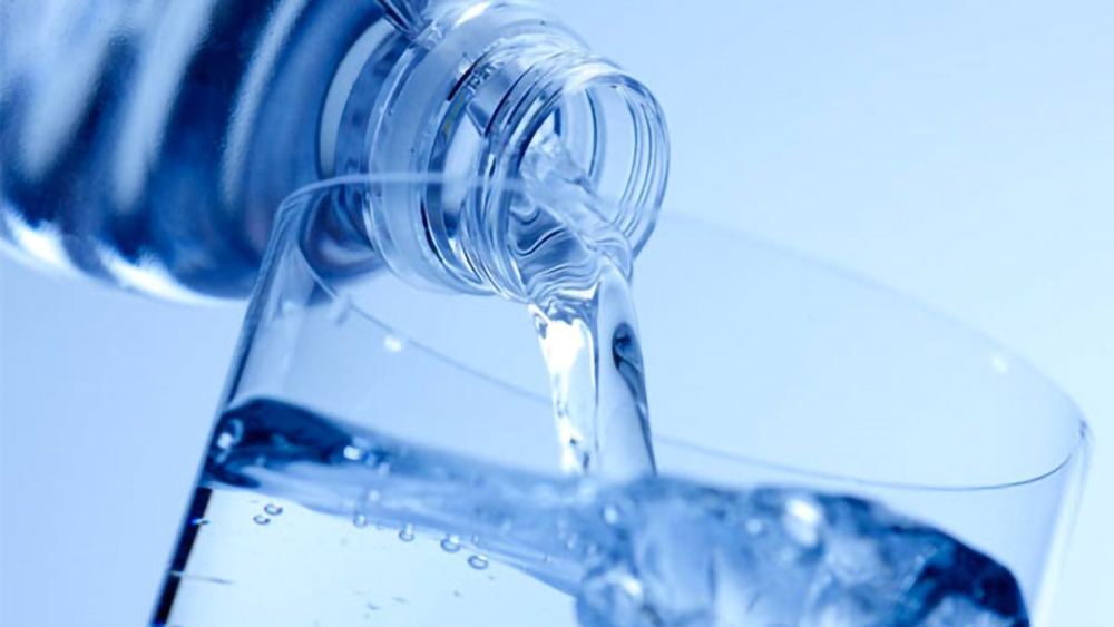 آب معدنی یا آب لوله‌ کشی؟ کدام یک برای آشامیدن مناسب‌تر است؟ 1